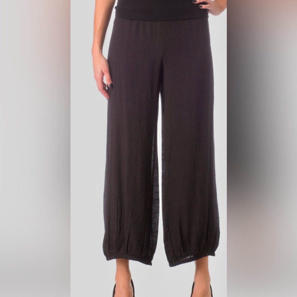 Joseph Ribkoff pant style 172447. Size 6 black NWT wide leg harem pant